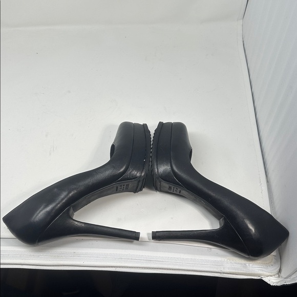 Schultz Heels Size 8 - Picture 5 of 7